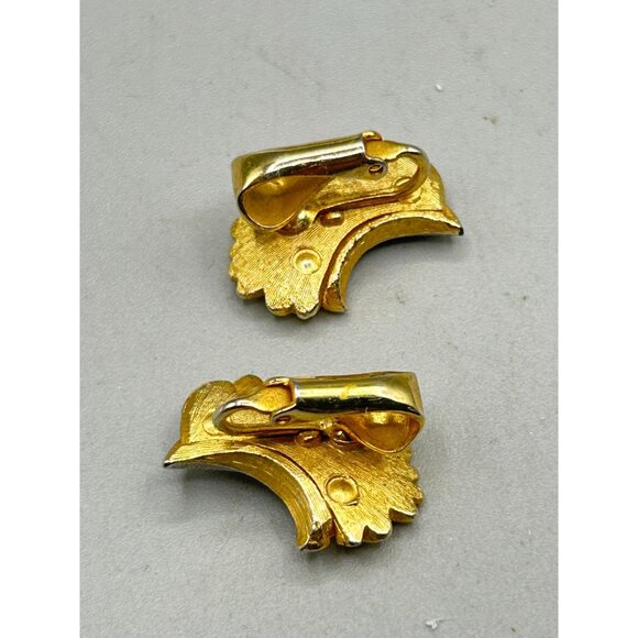 Vintage Two Tone Clip On Earrings Folded Leaf Design Elegant Detailed Clipons - Picture 6 of 7